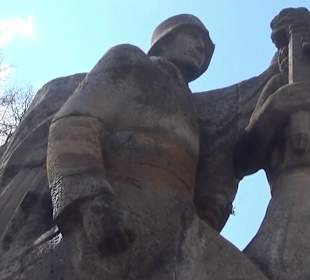 Kriegerdenkmal Stein gewordener Geist des Krieges 
