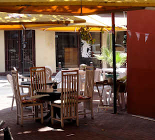 Blick auf die Außenplätze des Restaurants