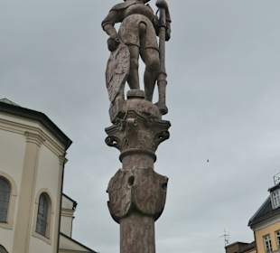 Der Lindlbrunnen auf dem Stadtplatz von Traunstein