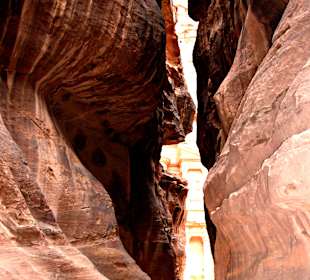 Das Khazne al-Firaun am Ausgang des Siq. 