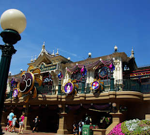 Nach dem Eintritt hier Münzprägeautomaten