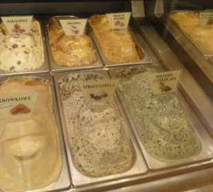 Schöne Eisdiele und Café im Stadtzentrum