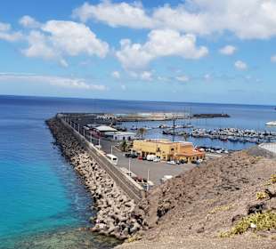 Hafen von einer Aussichtsplattform