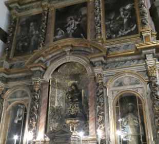 Einer der Nebenaltäre / Seitenaltäre