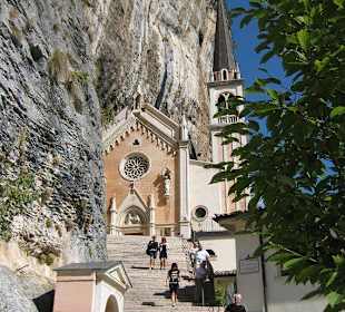 Die Stufen zur Madonna della Corona