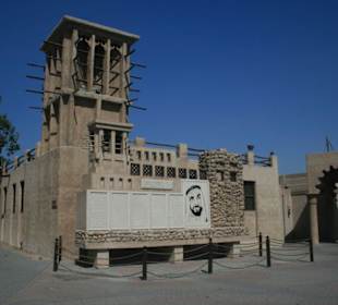 Shaikh Zayed House am Eingang des Creek