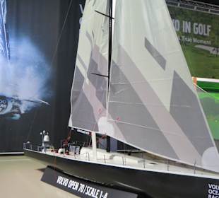 VOLVO Ausstellung Schiff