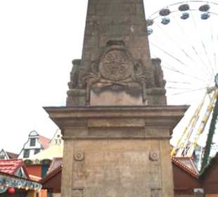 18m hohe Spitzsäule