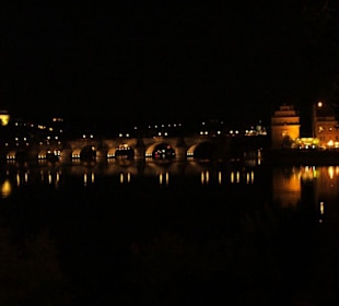 El Puente Carlo de noche