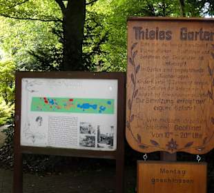 Hinweisschilder am Eingang