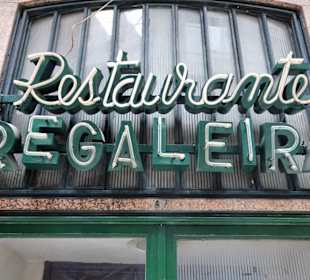 Der Eingang zum Restaurant A Regaleira