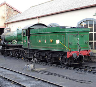 Dampflok im Bahnhof Minehead