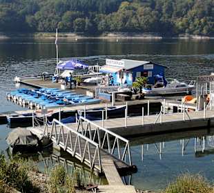 Blick auf die Anlage des Bootsverleihs