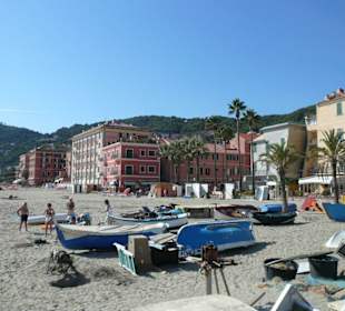 Strand mit Promenade