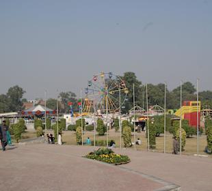 Der angrenzende kleine Freizeitpark im Iqbal Park