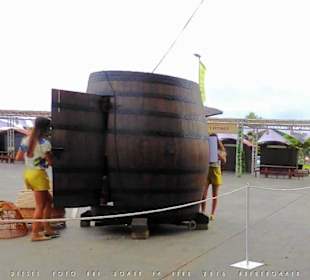 Weinfestival 2016. Ein Weinfass als Infostand.