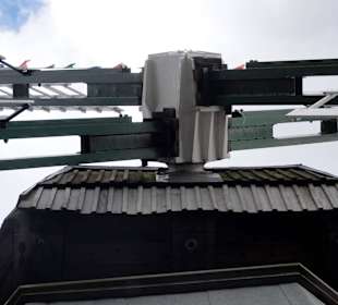 Blick auf das Flügelkreuz mit Welle