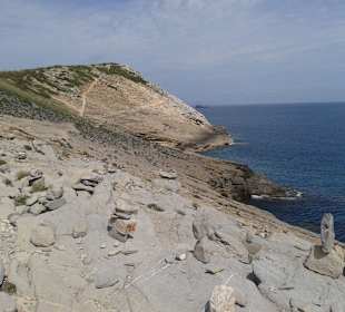 Wandern nach Westen über den Hügel ...