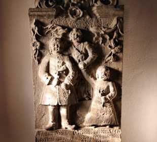 Epitaph im Eingang