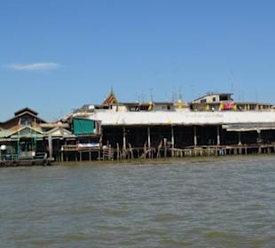 Fahrt auf dem Chao Phraya Fluss Bangkok