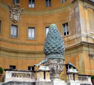 Pinienzapfen im Vatikanischengarten