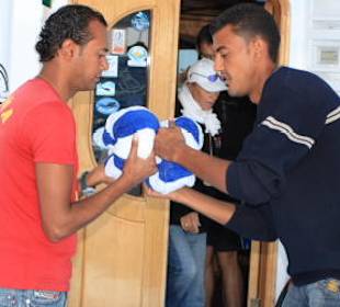 Künstler am Badetuch 1