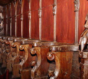 Geschnitztes Chorgestühl
