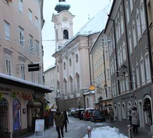 Linzer Gasse s kostelem a Hotelem Amadeus