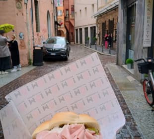 Mortadella mit Straciatella und Pistaziensauce