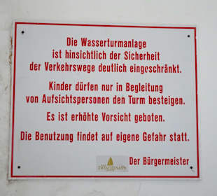 Warnung beim Aufstieg zur Plattform