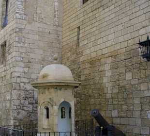 Wachposten mit Kanone