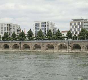 Große Kölner Hafenrundfahrt