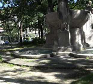 Nornenbrunnen