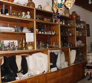 Wohnzimmerschrank mit Erinnerungen