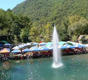 Das Bergwasser ist sehr kalt