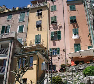 Häuserfassaden dicht an dicht