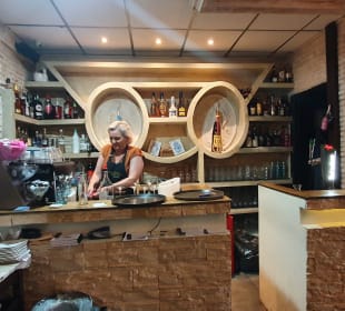 MARTHA GRIEKS RESTAURANT (ZARAS) 