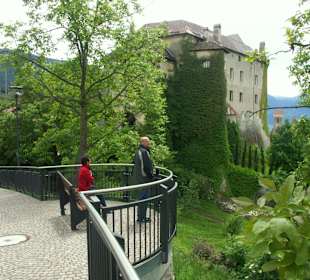 Hinüber zum Schloß 