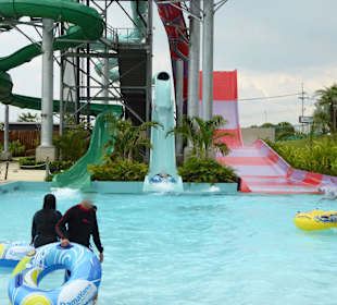 Riesenrutsche mit Becken