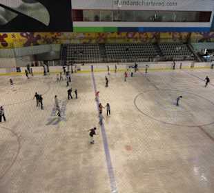 Eislaufbahn mitten in der Mall