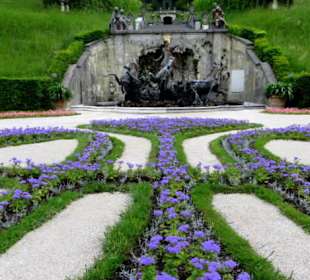 Blumenbeet am Neptunsbrunnen