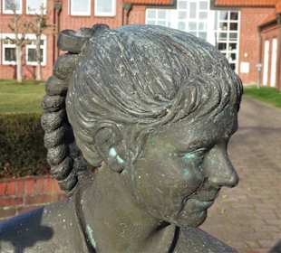 Ansichten des Pferdebrunnens in Langwedel