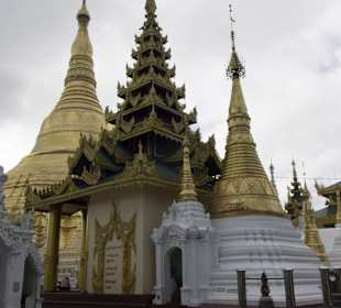Nebenpagoden der Shwedagon Pagode