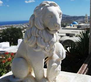 Typische blaue Kuppelkirchen