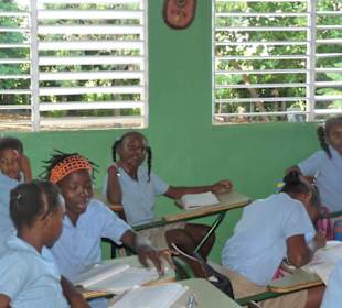 Dominikanische Schulkinder