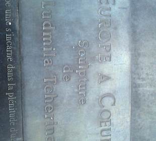 Plakette am Kunstobjekt