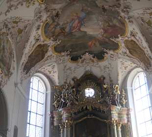 Blick zur Kirche St. Peter und Paul von Mittenwald