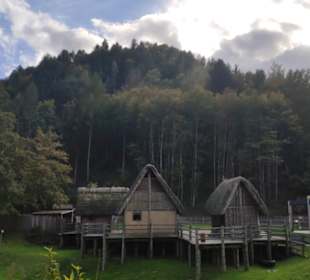 Museum mit Pfahlbauten