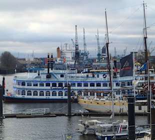 Blick von den Landungsbrücken