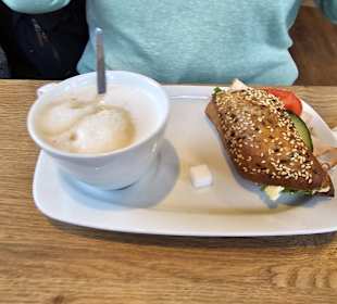 Müllerbäck direkt an der Brücke